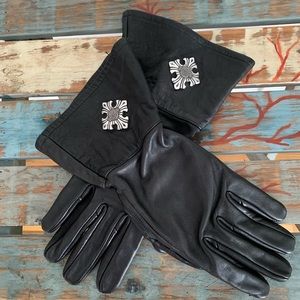 Black leather Harley-Davidson gloves.